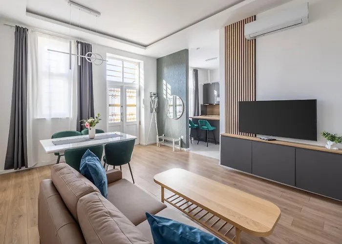 Charm & Central N8 Residence By Prestige Homes